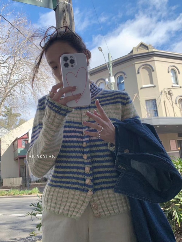 Autumn 2024 Korean new style retro fashionable half-high collar design gold buckle striped versatile warm sweater cardigan