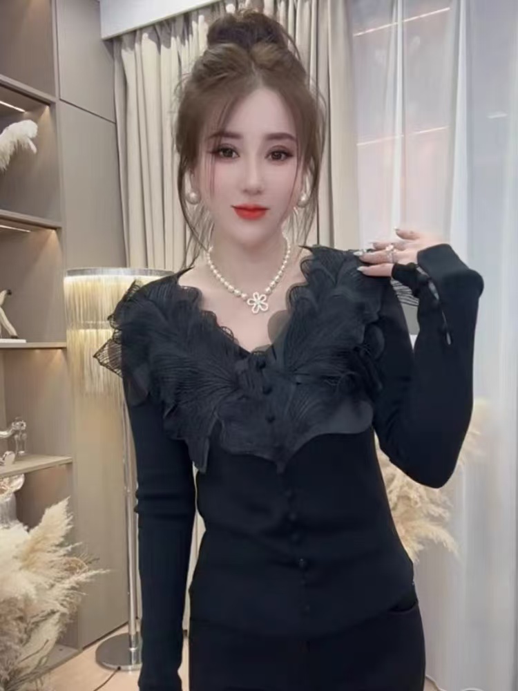 European style V-neck spliced ​​lace wool sweater for women 2024 autumn and winter new slim fit and versatile top