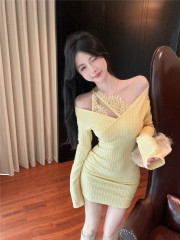 Real shot of pure desire, gentle and sweet little white flower knitted lace combination fake two-piece large V-neck dress and short skirt