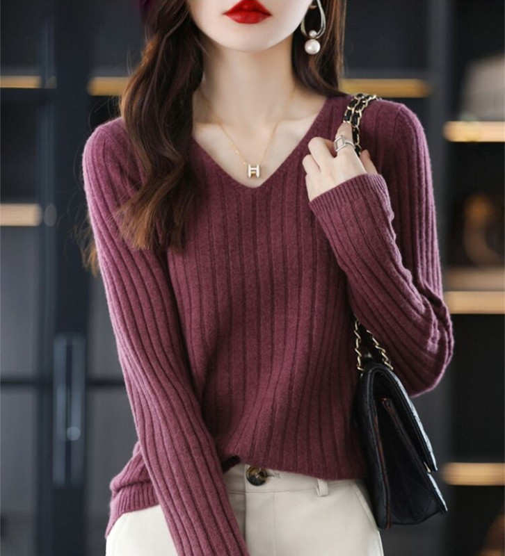 Bottoming shirt for women in autumn and winter new style v-neck solid color long-sleeved pullover versatile warm sweater sweater fashionable top