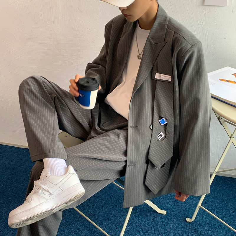 Comes with a tie as a gift