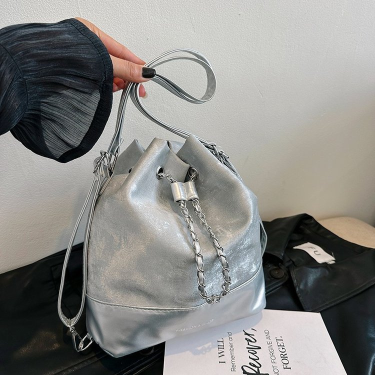 Bucket bag for women 2024 new niche design chain backpack for women high-end fashion crossbody backpack