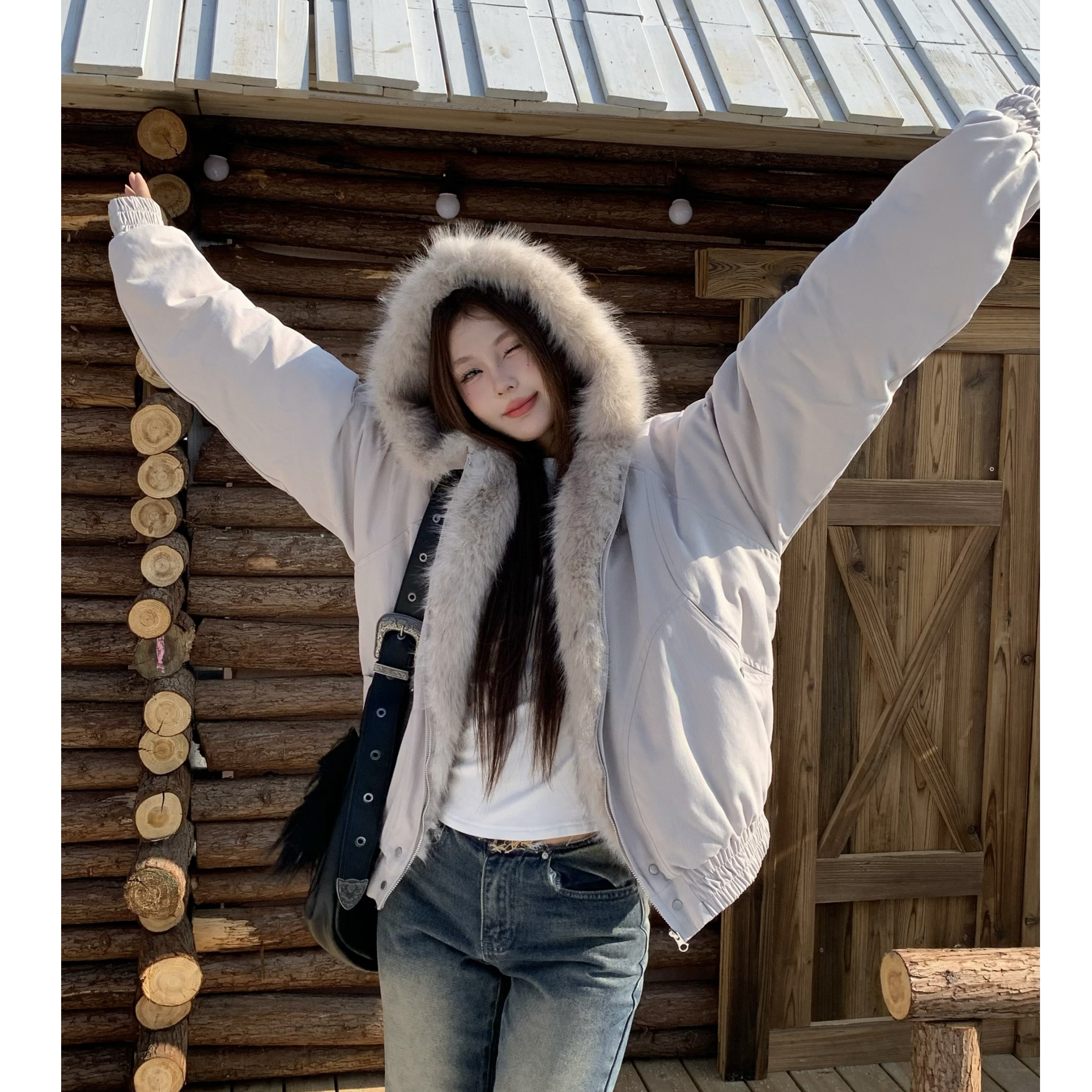 Actual shot of designed large fur collar loose hooded cotton coat for women in winter casual lazy style warm cotton coat
