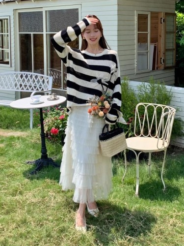 Sweet and cool autumn 2024 new stripe contrasting stripe design heavy industry three-dimensional flower round neck knitted top