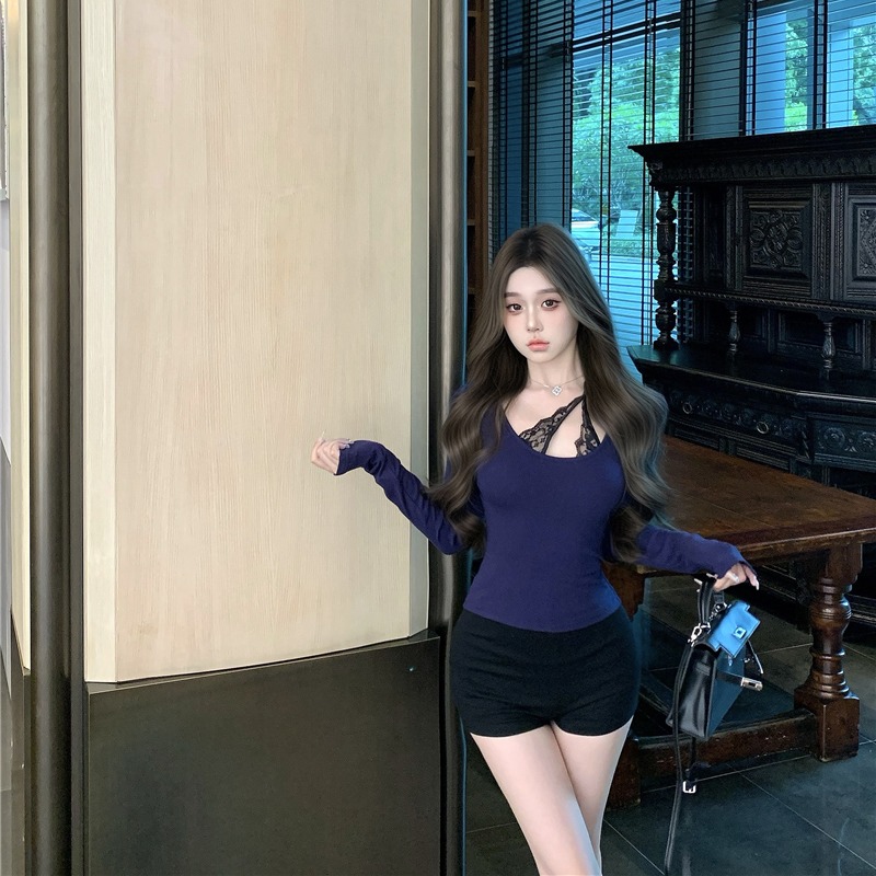 Real shot of tea art girl sexy pure lust style fake two-piece long-sleeved top bottoming T-shirt showing breasts
