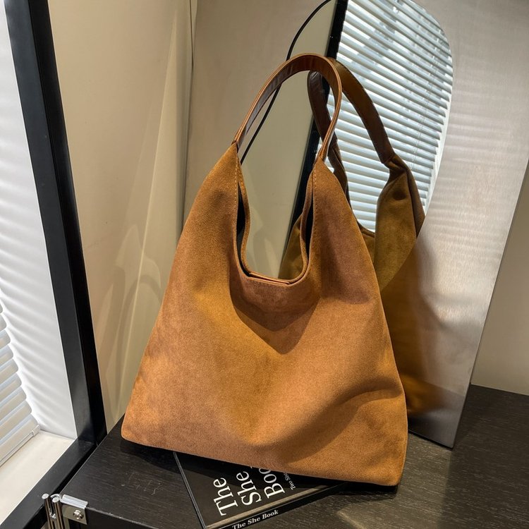 Autumn and winter new suede bucket bag large capacity single shoulder armpit tote bag retro commuter versatile mother-in-law bag