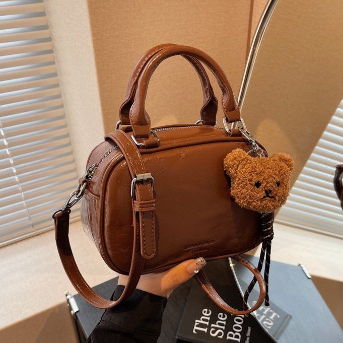 Fashionable retro small handbag for women 2024 new winter super hot bowling bag high-end versatile crossbody bag