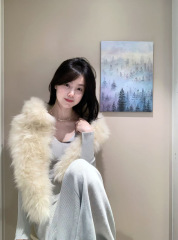 Winter inner companion V-neck wool fishtail knitted skirt + furry vest and fur