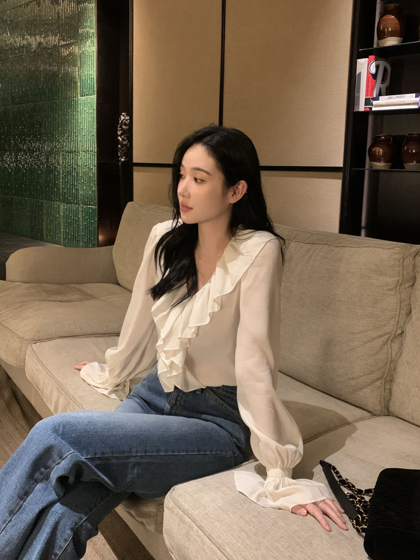 Korean chic early spring new ruffled V-neck trumpet sleeve shirt