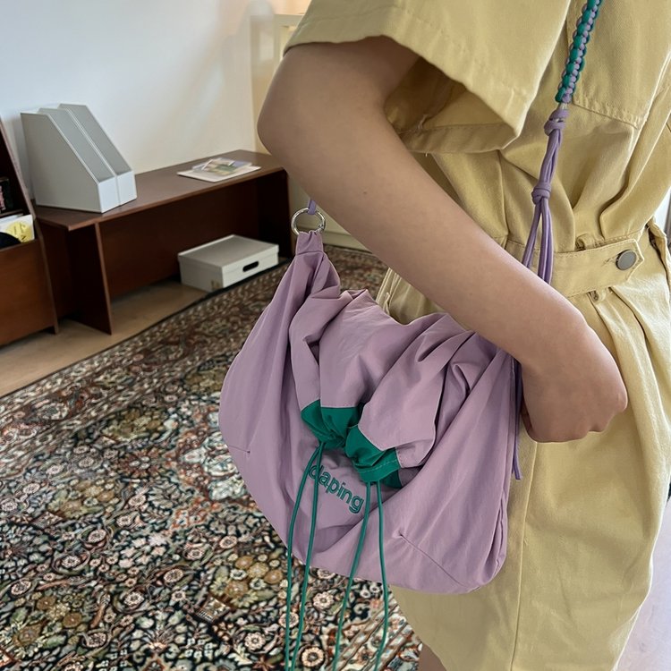 2024 new fashionable and versatile drawstring drawstring crossbody bag, personalized simple shoulder bag for women, contrasting color lightweight handbag