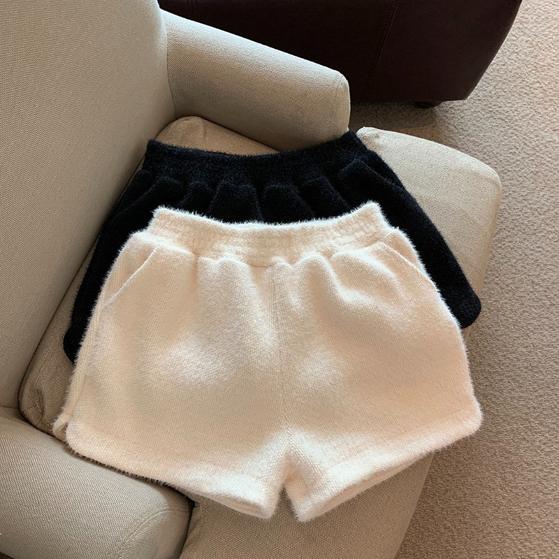Wool knitted mink velvet shorts for women in autumn and winter for small people, high waist, fashionable outer wear, leggings and boot pants