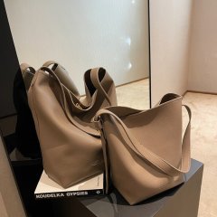 High-end large bag for women in autumn and winter new fashion shoulder bag for work and commuting soft leather bucket bag Da Lianyan