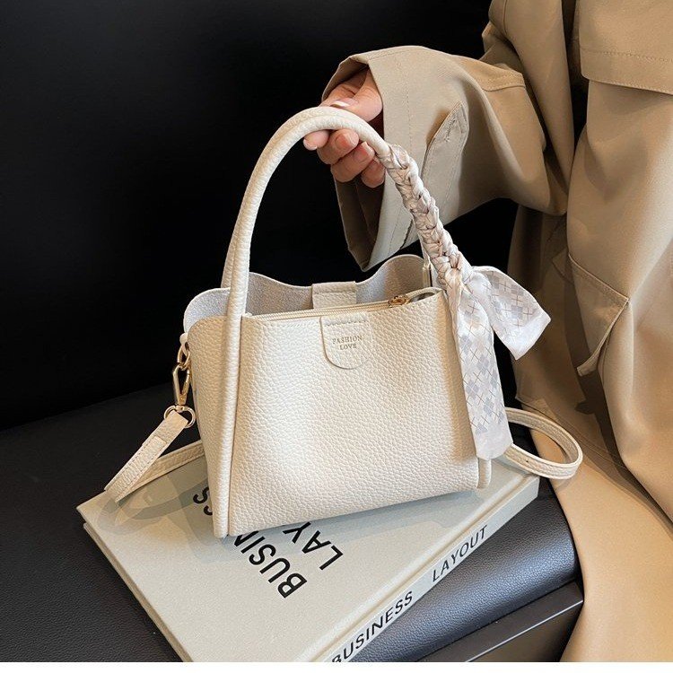Small carry-on bag for women when going out 2024 new trendy summer fashion popular shoulder bag high-end crossbody bucket bag