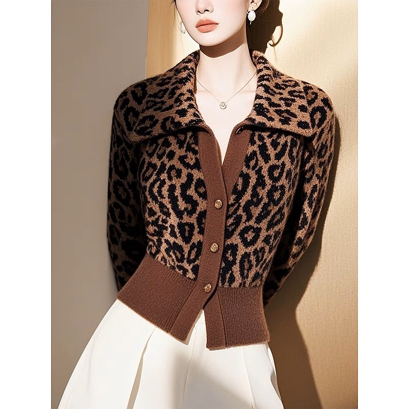 Niche non-contrasting brown leopard print sweater for women 2024 winter thickened Korean chic versatile lapel knitted top