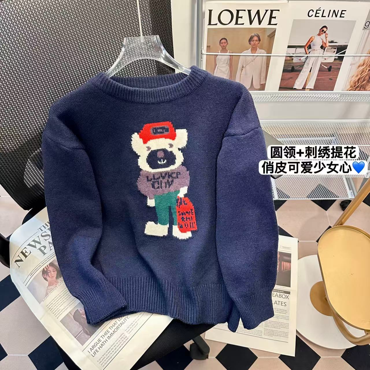 Actual shot of 2024 new simple lazy style cartoon bear round neck sweater jacket for women in autumn and winter, versatile and super good-looking top