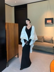 Retro style slim fit bell sleeve v-neck knitted dress long skirt