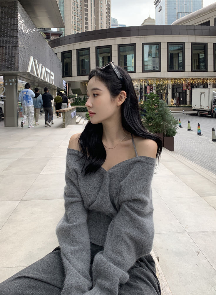 Korean chic winter new sexy off-shoulder simple design long-sleeved sweater women's slimming top
