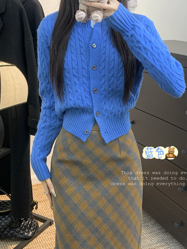 Actual shot of designer blue twist sweater, short, versatile cotton jacket, high-waisted skirt suit
