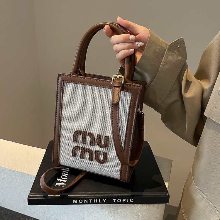 Cross-border mobile phone bag for women autumn 2024 new fashion niche design crossbody bag versatile fashion handheld small square bag