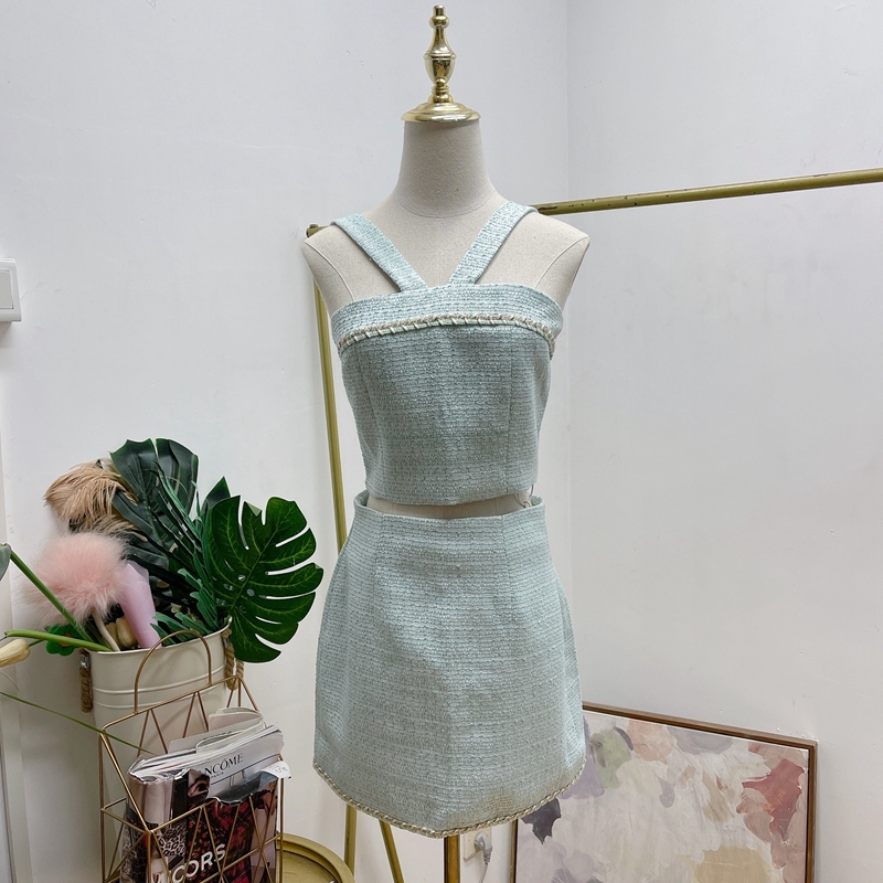 Han Yujia Pure Tea Art exclusive mint green yarn braided tweed halter neck skirt suit