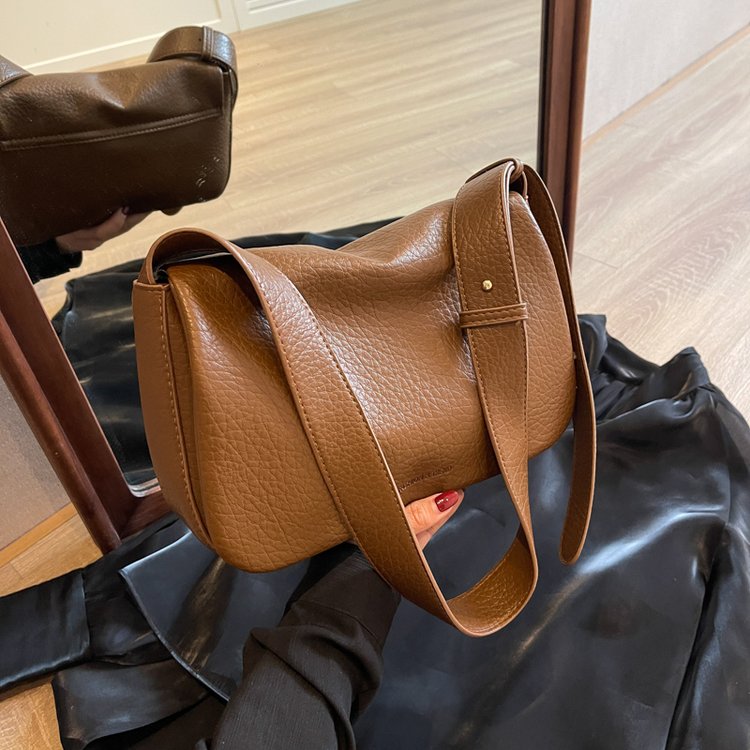Simple large-capacity bag for women, new trendy autumn and winter fashion shoulder bag, casual and versatile commuting crossbody bag