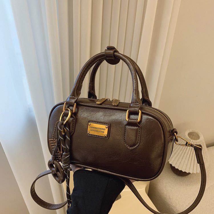 Korean retro portable pillow bag for women 2024 new fashion bowling bag autumn and winter versatile shoulder crossbody bag