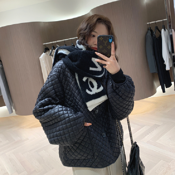 2024 Autumn and Winter New Cream Puff Diamond Women's Lightweight Cotton Clothes Loose Warm Retro Short Jackets Women's Trendy