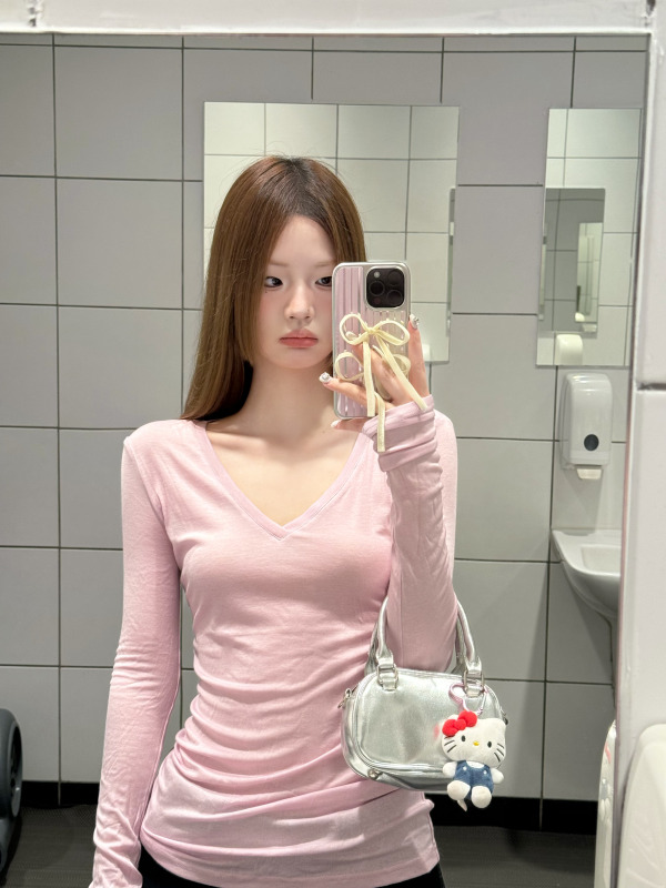 Autumn and winter new slim-fit V-neck long-sleeved hot girl knitted sweater with bottoming shirt and inner and outer top