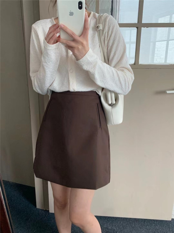 Actual shot of classic spring and autumn new high-waisted versatile A-line skirts