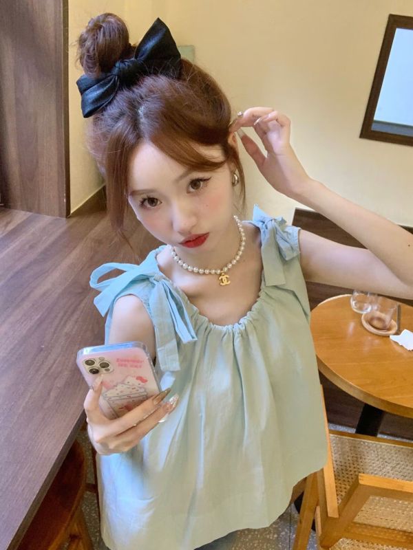 Real shot and real price ~ Sleeveless strappy waistcoat vest for women summer pleated slimming shirt
