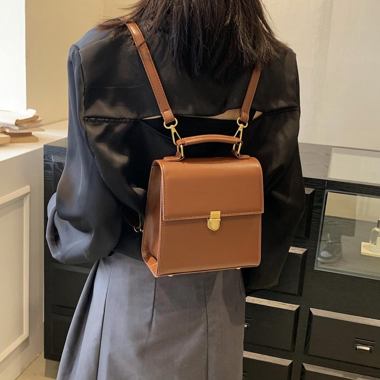 Chic small bag women's retro simple crossbody bag Hong Kong style 2024 new Korean version versatile one-shoulder fashion small square bag
