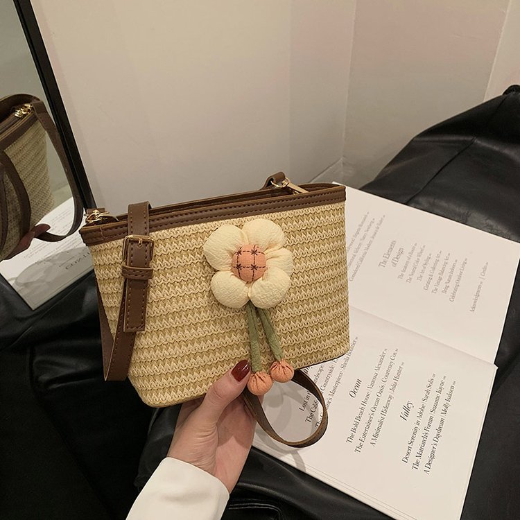 Foreign trade new pastoral style woven straw bag women's summer versatile cross-body bag beach bag high-end bucket bag
