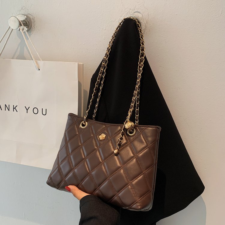 Large-capacity bag women's bag spring and summer new fashion trendy shoulder crossbody bag rhombus versatile chain armpit bag