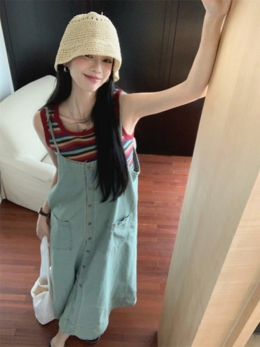 Real shot of age-reducing sleeveless contrast striped T-shirt + buttoned suspender denim dress suit