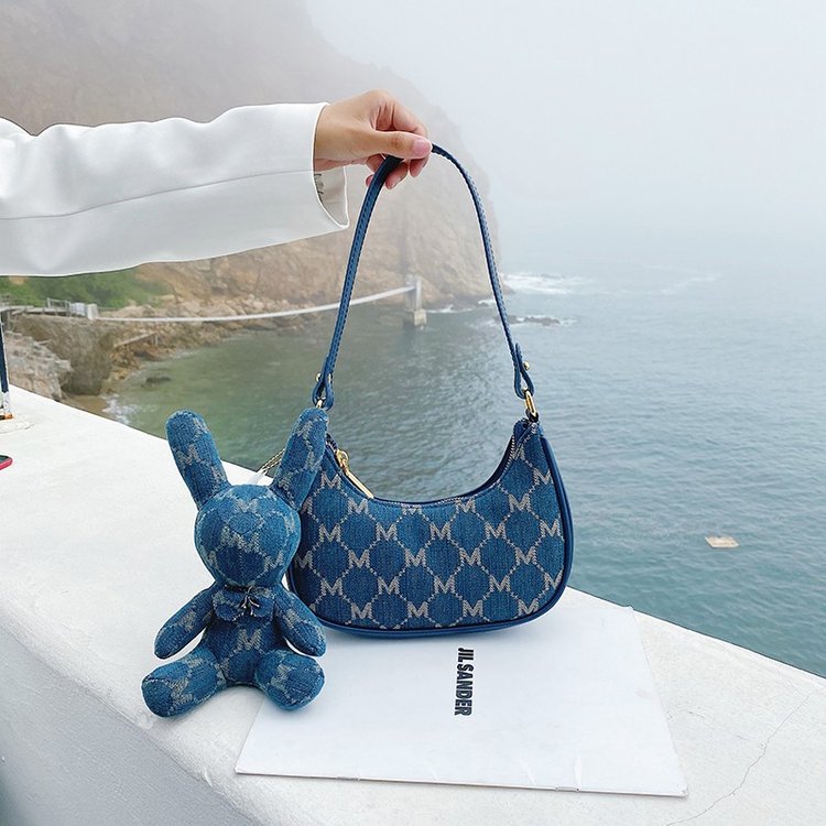 This year's popular bags for women are new in summer, fashionable shoulder underarm bags, high-end textured crossbody bags, saddle bags