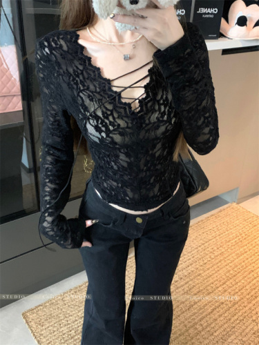 Black lace strappy top for women in autumn and winter, versatile pure lust large V-neck waist-cinching inner layered shirt