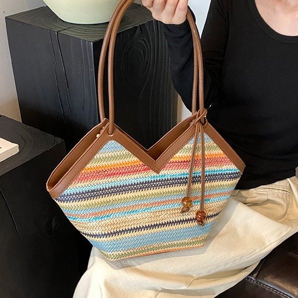 Bohemian straw bag women's large capacity 2024 new summer casual shoulder commuting woven seaside beach bag