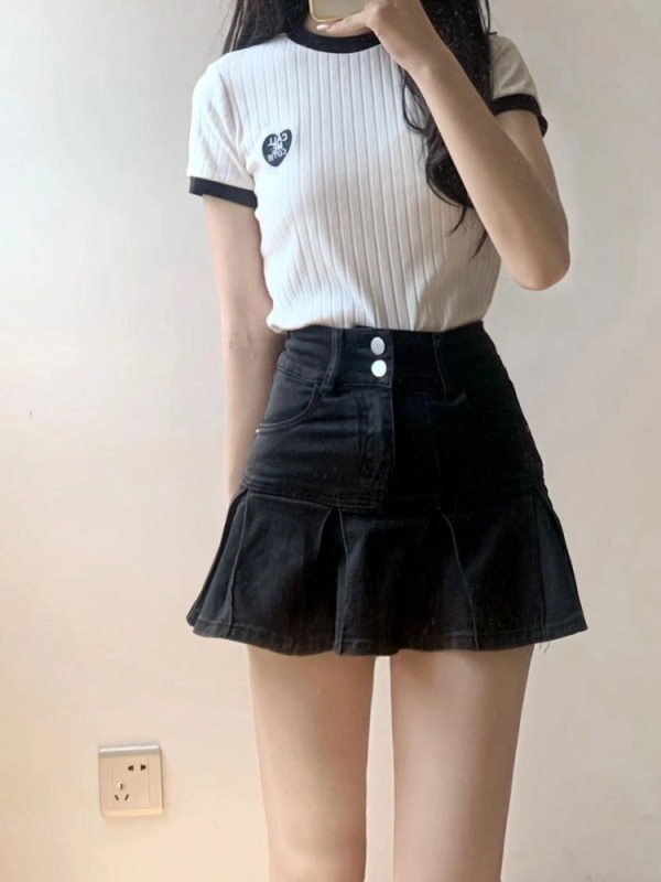 Wear pure lust style short-sleeved T-shirt, denim skirt and age-reducing two-piece set