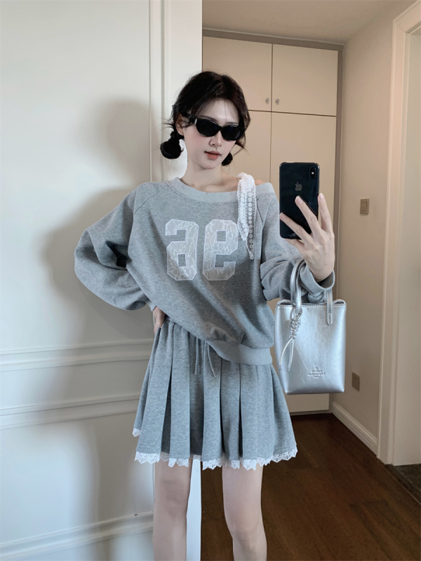 Korean style new lazy style off-shoulder fashionable lace sweatshirt for women autumn and winter pleated skirt suit