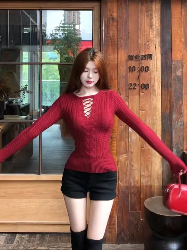 2024 American Hot Girl Hollow Women's Autumn and Winter Waist Slimming Bottoming Sweater Design Niche Top
