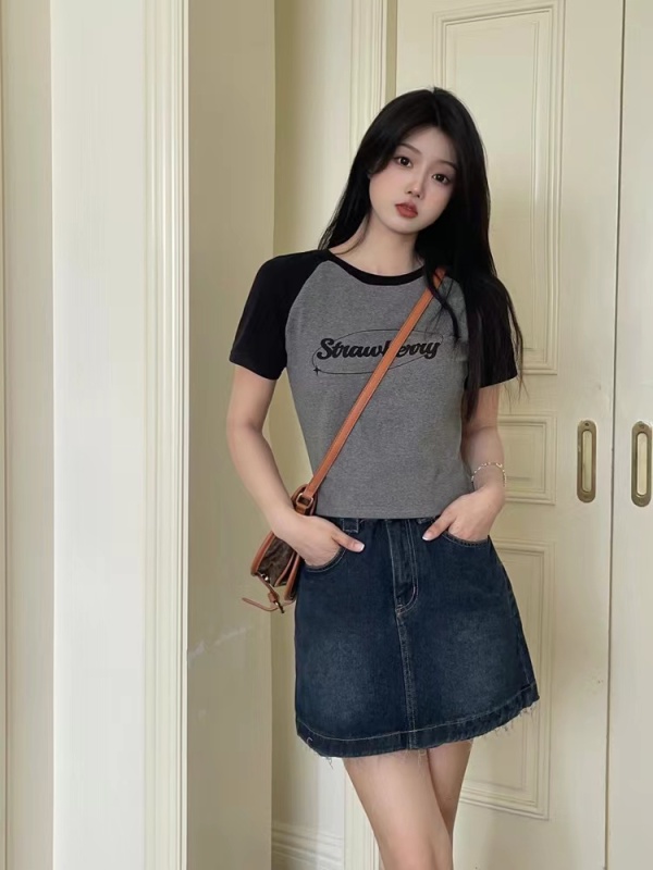 Summer new style contrasting color splicing t-shirt for women with hot girl lettering print right shoulder slim fit short top