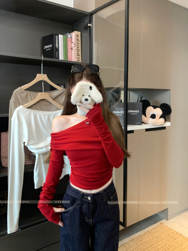Off-shoulder pleated long-sleeved bottoming shirt with off-shoulder slim fit and design T-shirt top