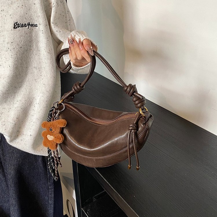 High-end bag women's Korean version of trendy fashion dumpling bag 2024 winter new style simple casual crossbody bag