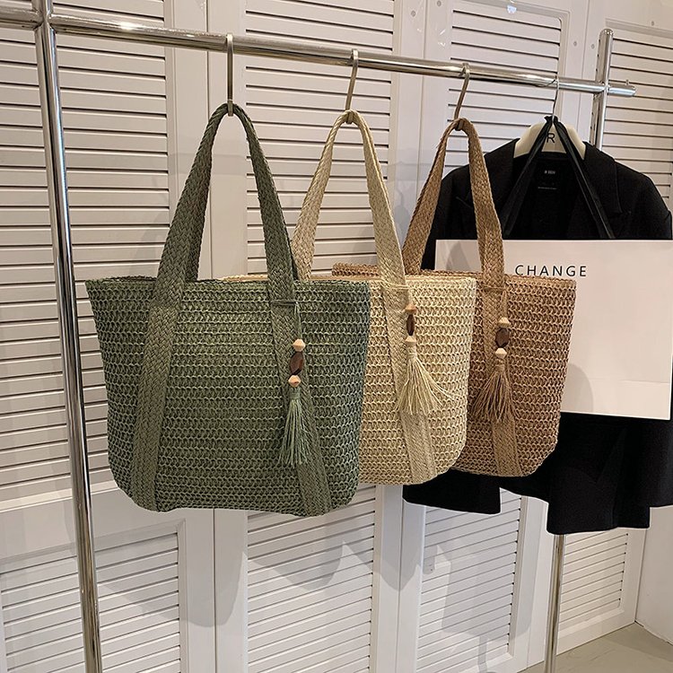 Spot new machine-woven one-color woven bag, fashionable one-shoulder paper rope straw bag, peach wood pendant, casual beach bag for women
