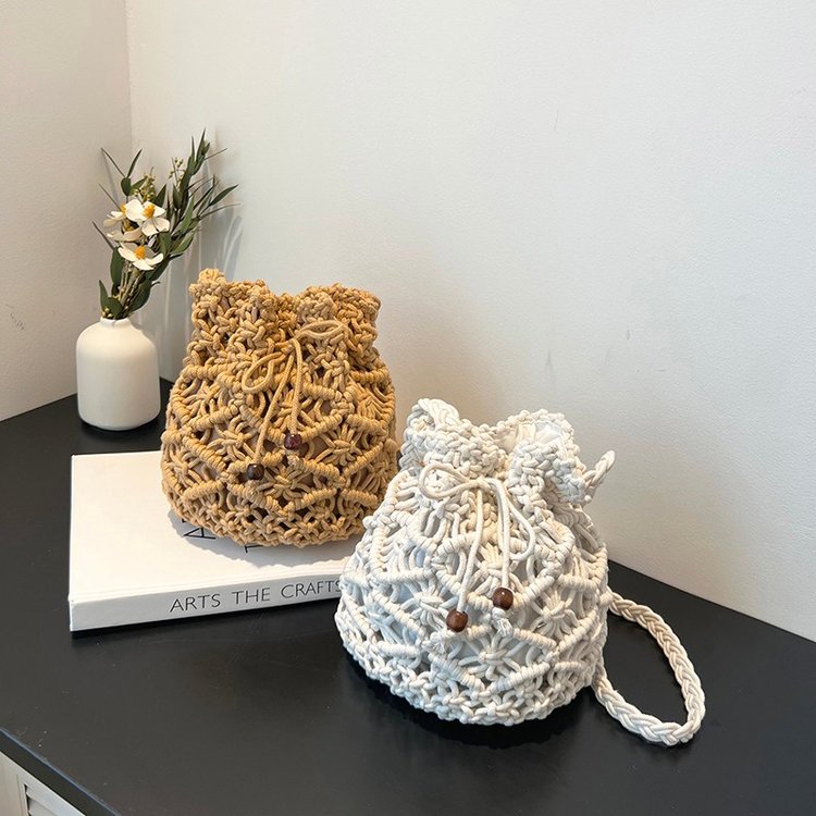 Handwoven bags for women 2024 new fashion popular niche super hot shoulder bag vacation crossbody bucket bag