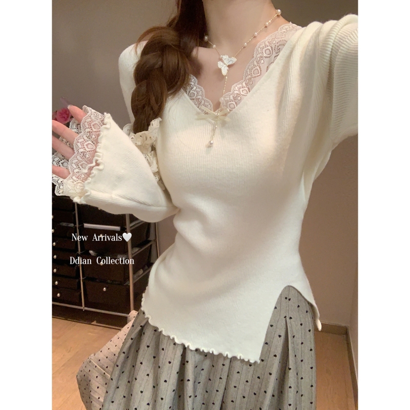 Autumn and winter Korean version v-neck lace splicing fungus edge bell-sleeved Andy velvet sweater base sweater