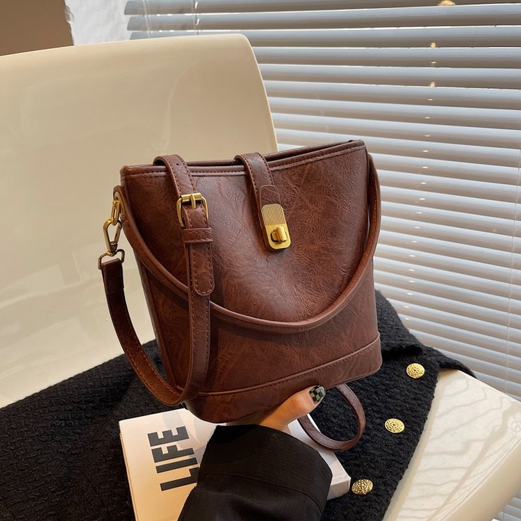 Cross-border 2024 new Korean version large-capacity bucket bag fashion trend retro versatile women's bag single shoulder crossbody bag