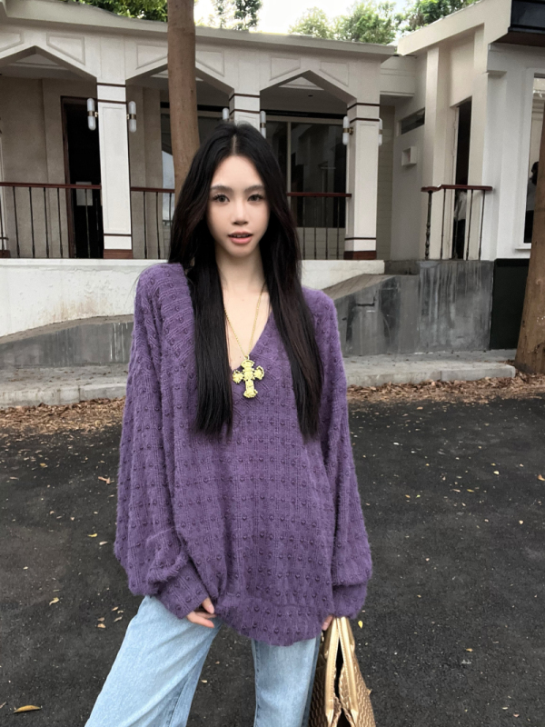 Soft and comfortable, large V-neck, three-dimensional texture, wooly knitted autumn and winter top with a lazy atmosphere