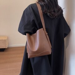 Cross-border fashionable texture women's bag 2024 new large-capacity bucket bag niche foreign style single shoulder crossbody bag internet celebrity bag