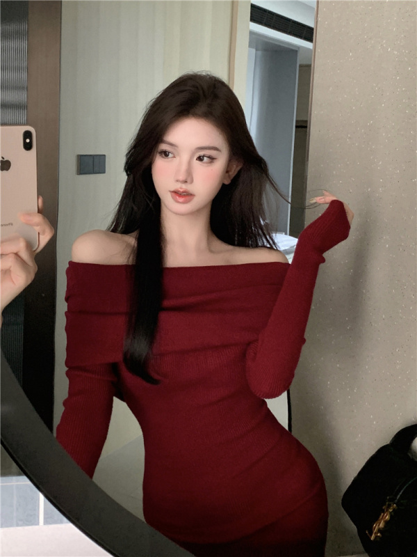 High-end retro sexy red dress women's slim knitted one-shoulder tube top bottoming skirt